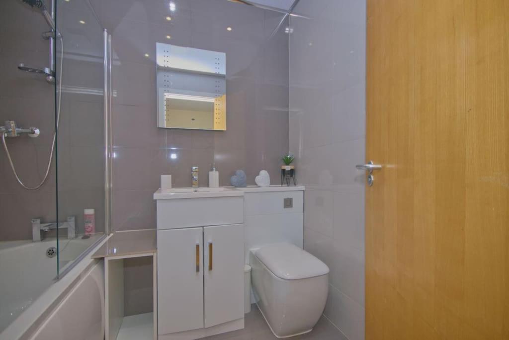 Alluring 2 Bedroom Leeds City Centre Apartment- Self Check-In,Balconied Apartment Kültér fotó