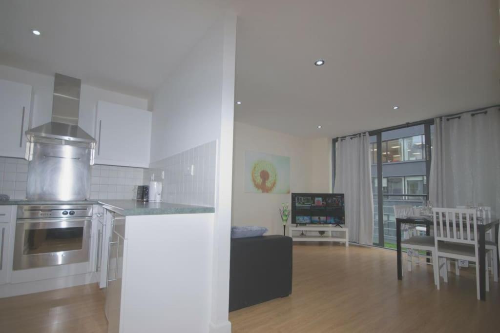 Alluring 2 Bedroom Leeds City Centre Apartment- Self Check-In,Balconied Apartment Kültér fotó